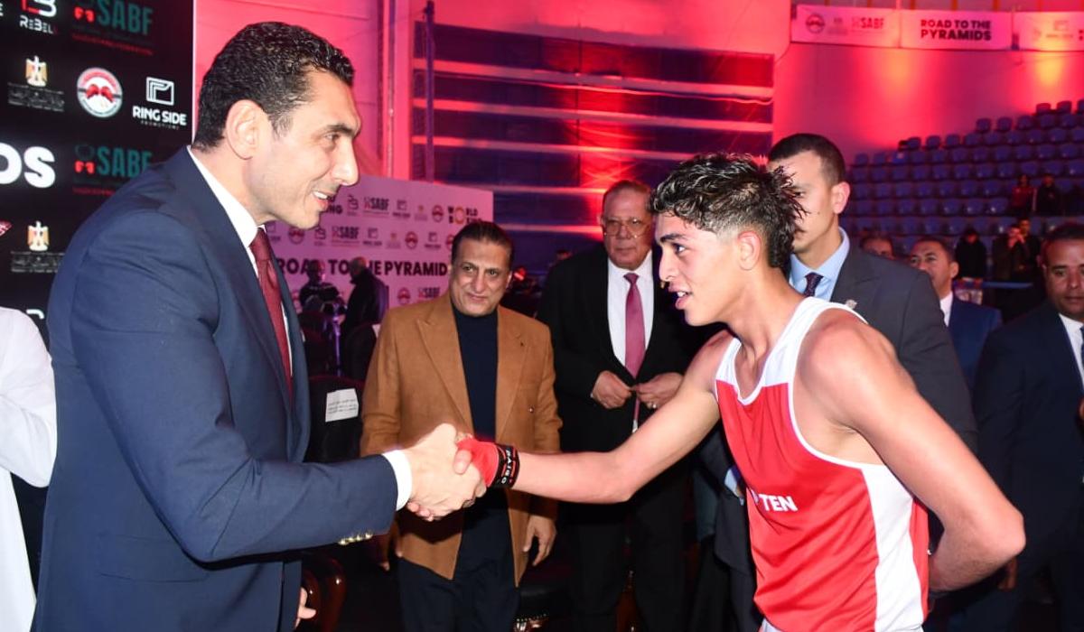 وزير الشباب والرياضة يشيد بمستوى اللاعبين في تصفيات الملاكمة للمحترفين