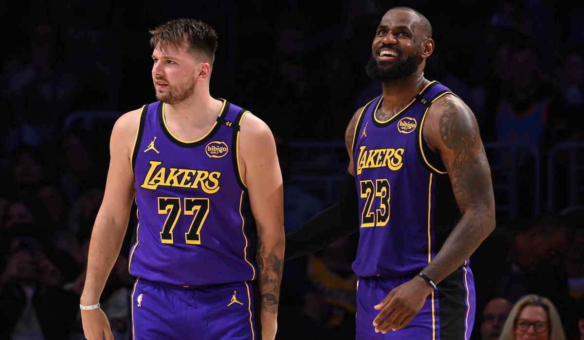 عرض تاريخي من ليبرون ودونتشيتش يمنح ليكرز الانتصار السابع في الNBA | بالفيديو