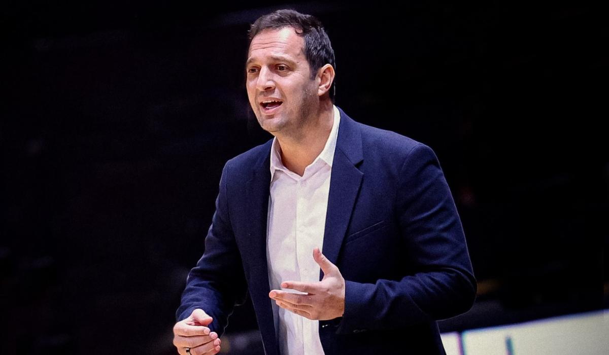 إيقاف مدرب سلة الأهلي مباراتين وغرامة مالية بعد أزمة التحكيم