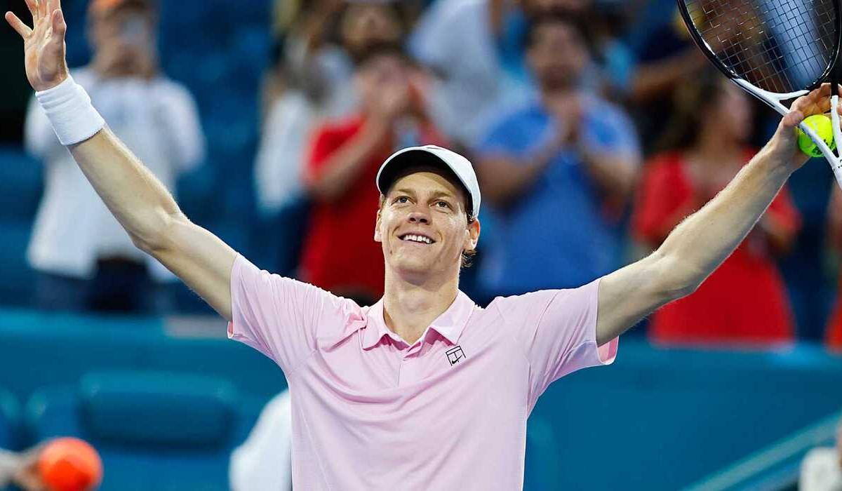سينر يتوج بلقب ميامي للتنس ليعادل إنجاز فيدرر | شاهد