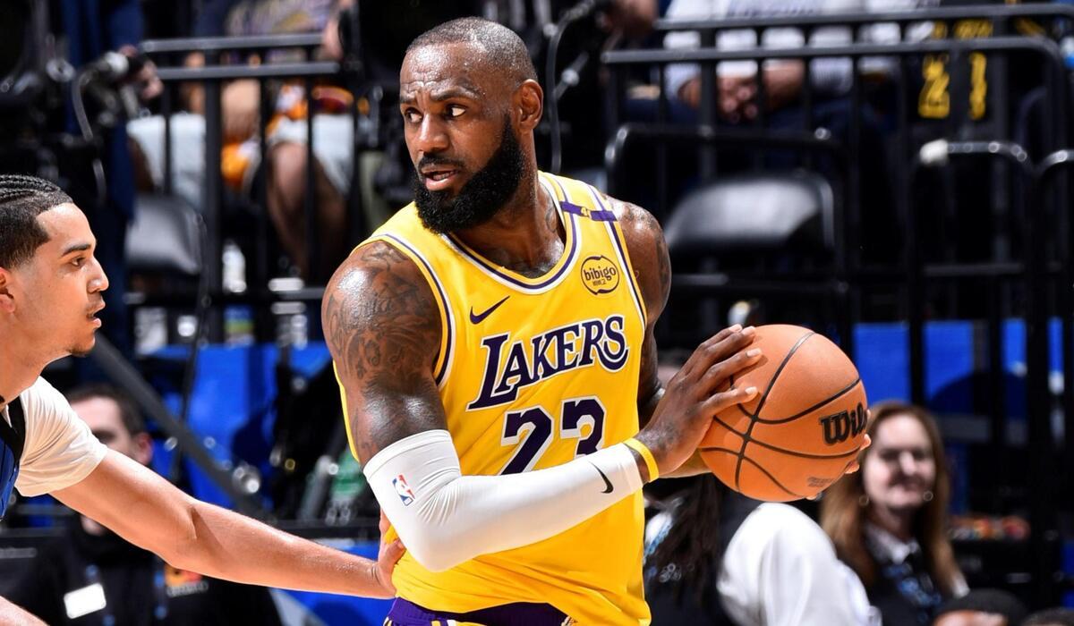 ليبرون جيمس يتخطى 12 ألف أسيست ويواصل كتابة التاريخ | شاهد