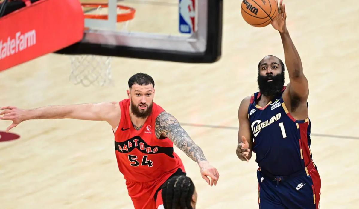 NBA... كليفلاند يواصل عقدة تورونتو في البلاي أوف ويحقق فوزا جديدا | شاهد