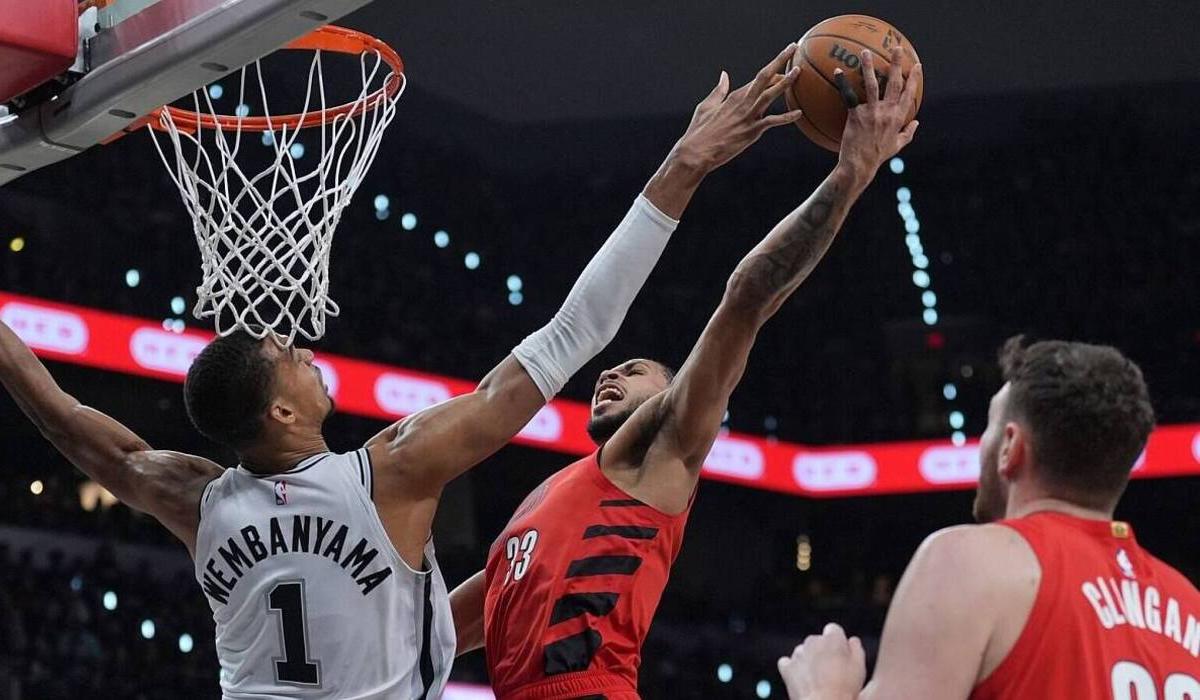 ويمبانياما يصنع التاريخ ويقود سبيرز للدور الثاني في البلاي أوف | شاهد