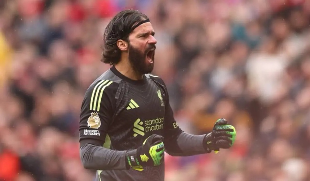 ميلان يبدأ اتصالاته لضم أليسون