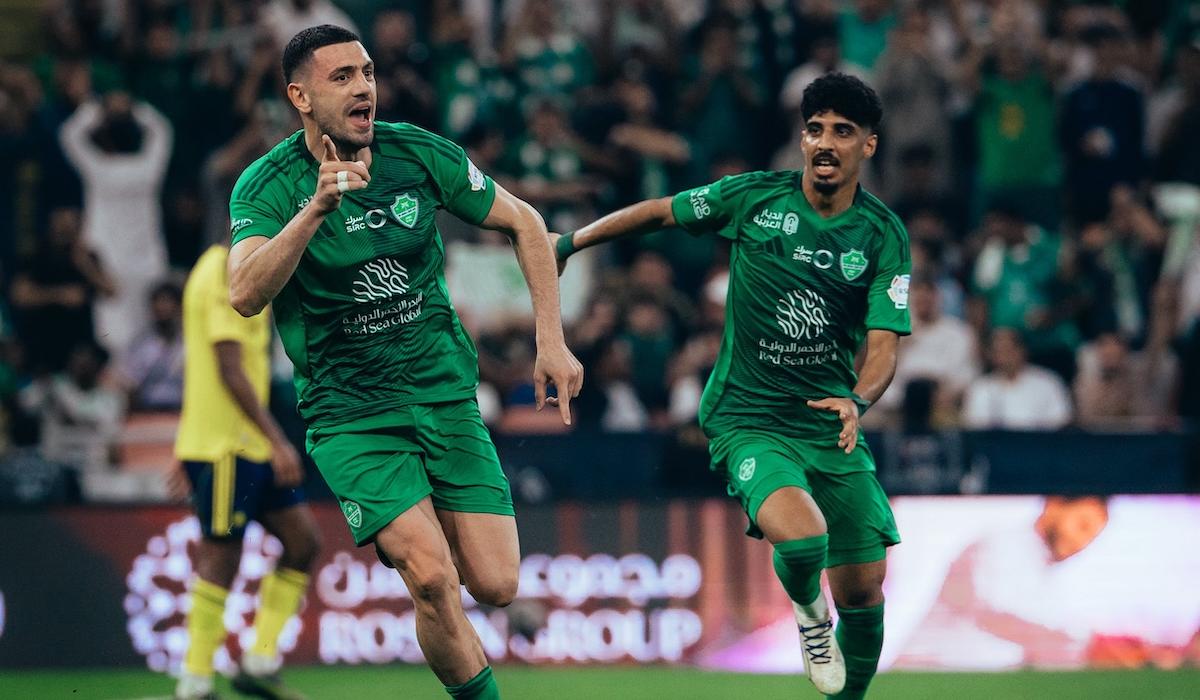 الأهلي يلحق بالنصر أول هزيمة في الدوري 