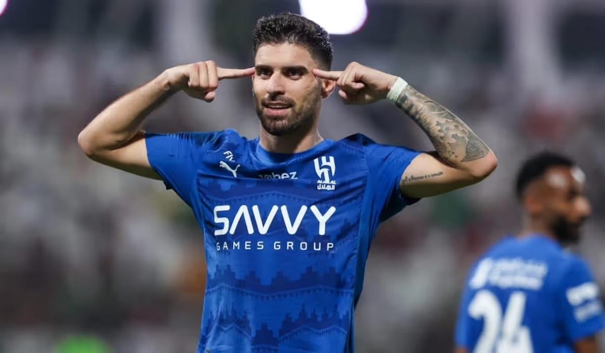 الهلال يحافظ على خدمات نيفيز حتى 2029