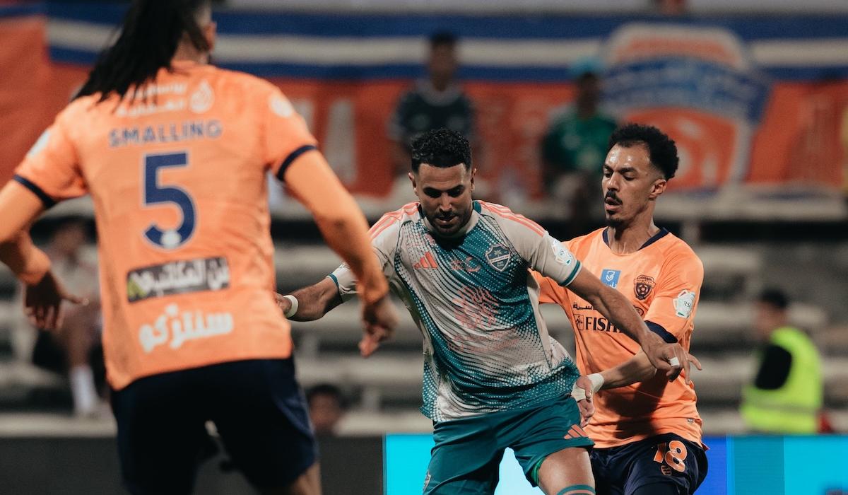 الفيحاء يعرقل الأهلي ويتعادل معه بهدف لمثله 