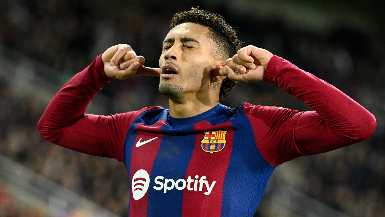 رافينيا يرفض فكرة الرحيل للدوري السعودي