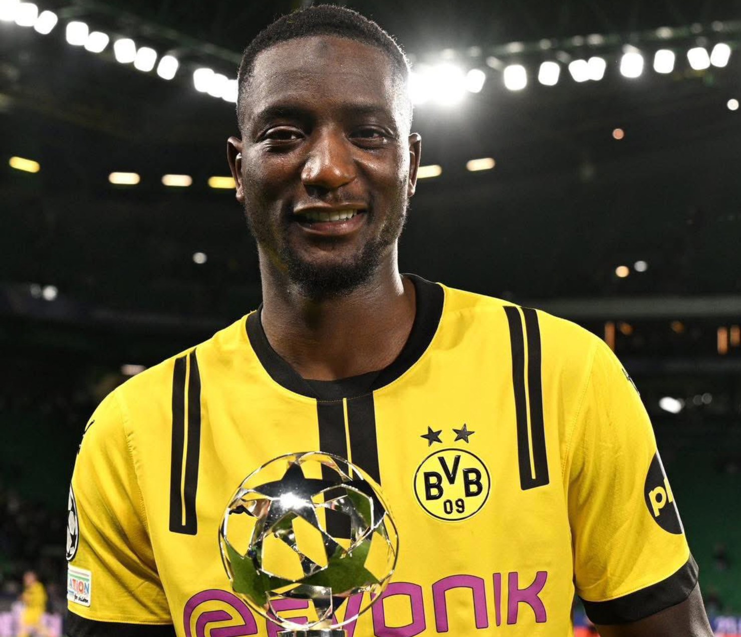 هداف دورتموند لاعب الأسبوع بدوري الأبطال