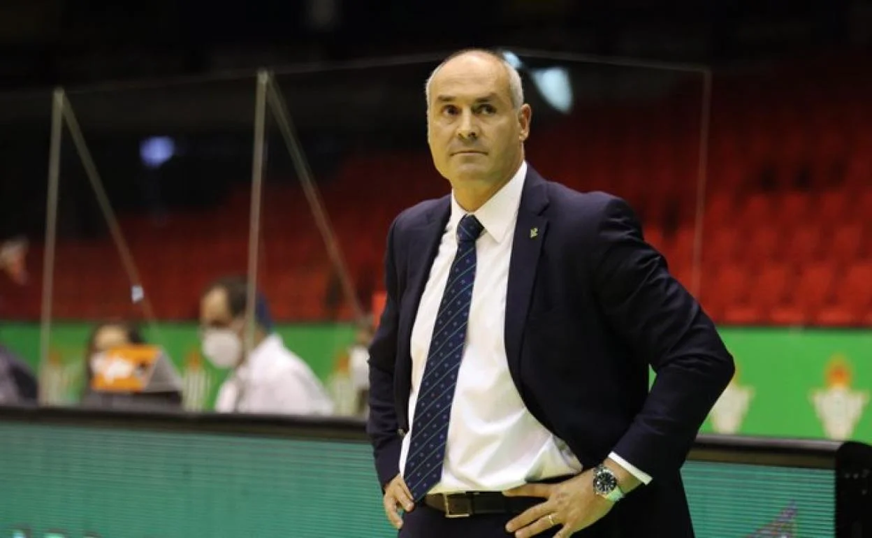الزمالك يتعاقد مع الاسباني كورو سيجورا لتولي تدريب فريق السلة