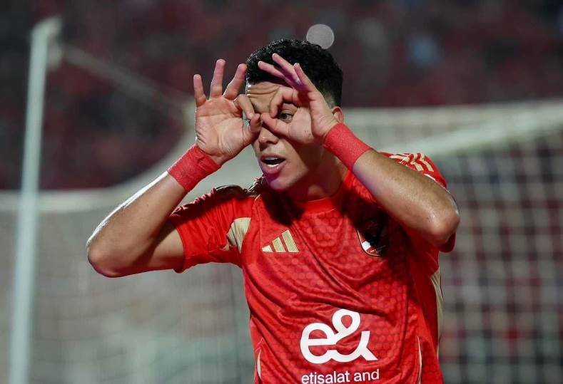 إمام عاشور الـ10 وصلاح الـ16 بقائمة هدافي العالم
