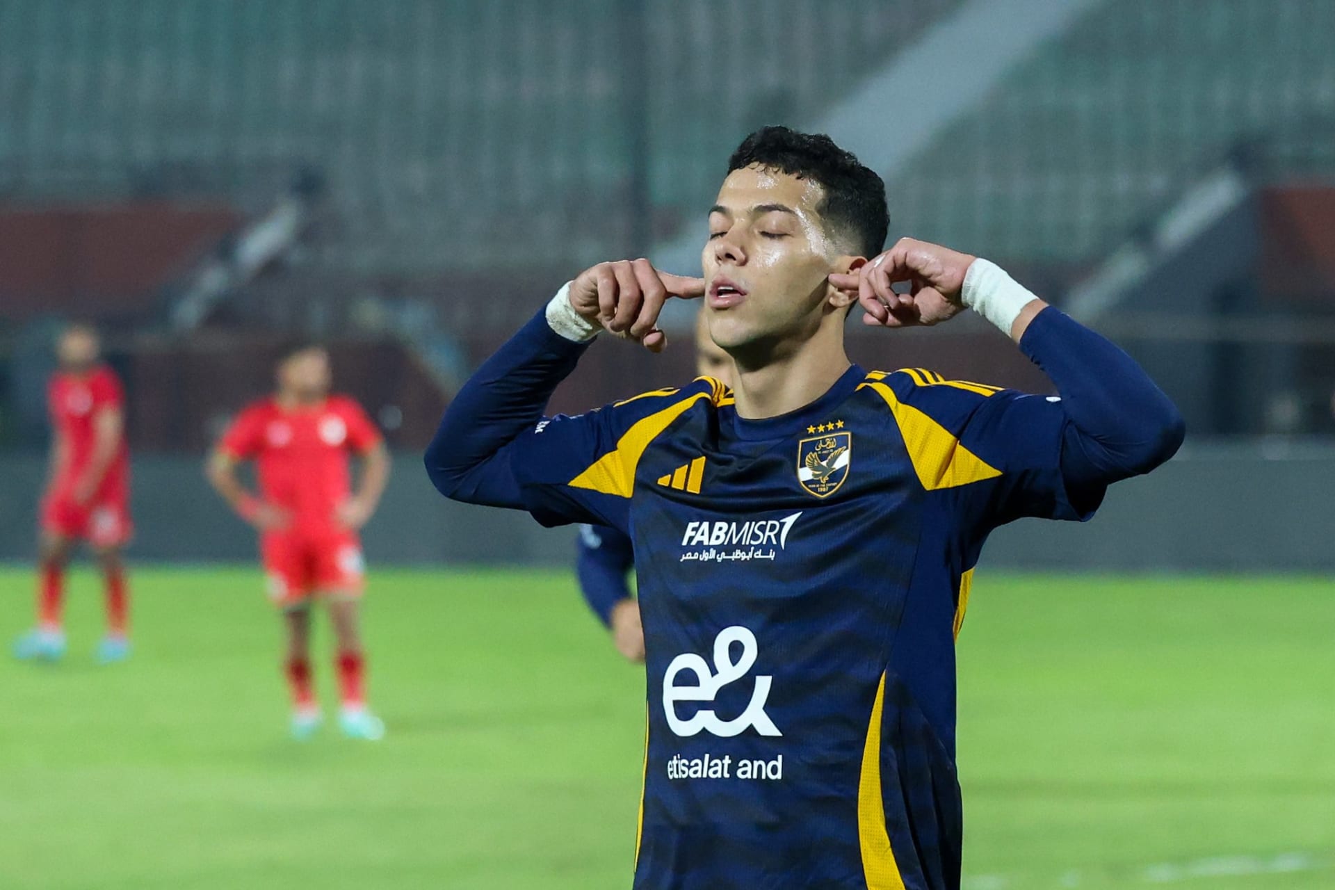 إمام عاشور ومحمد صلاح ضمن قائمة هدافي العالم