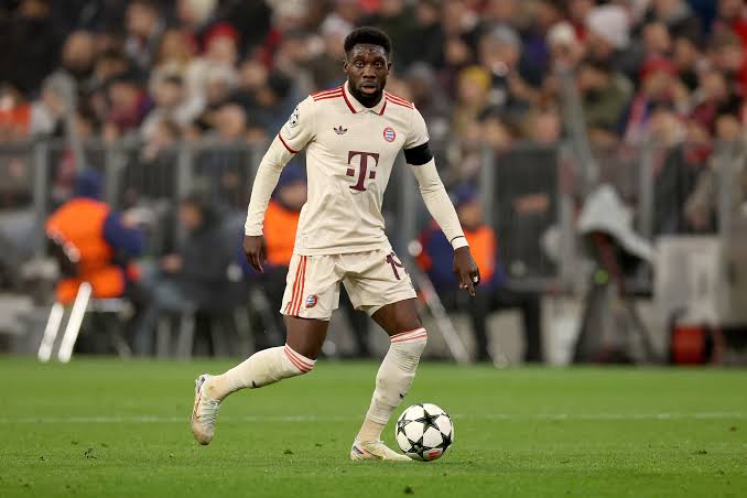 ديفيز: سأبقى مع بايرن ميونيخ طويلا