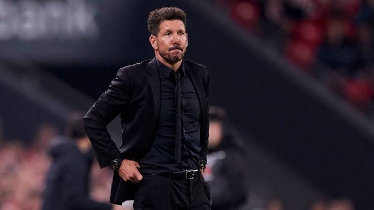 مدرب أتلتيكو يصب جام غضبه على التحكيم