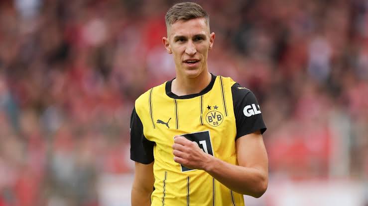 ليفربول يسعى جديا للتعاقد مع مدافع دورتموند