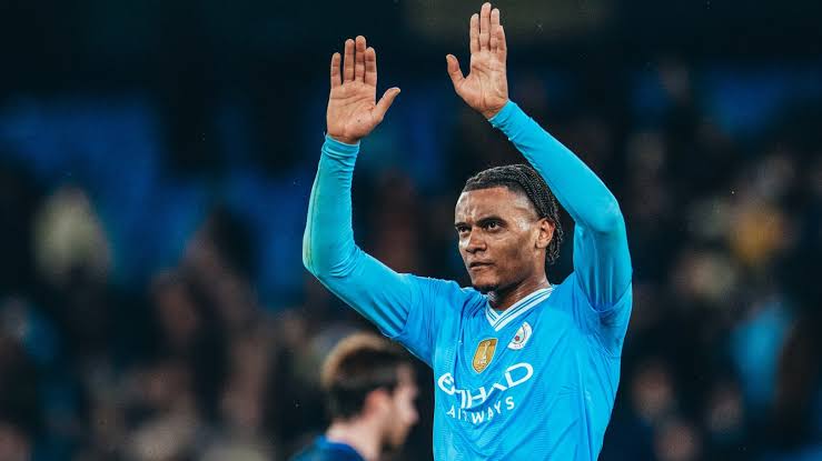 ريال مدريد يستقبل طلبا من مدافع مان سيتي
