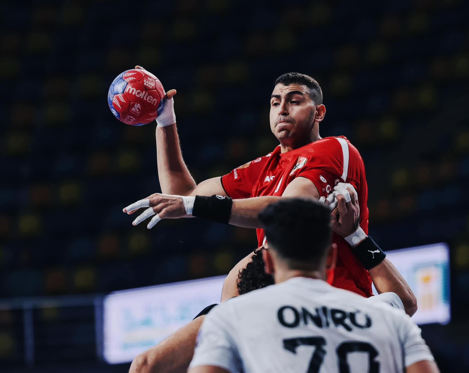 عبد الرحمن فيصل لاعب يد الأهلي في طريقه للإنضمام لباريس سان جيرمان
