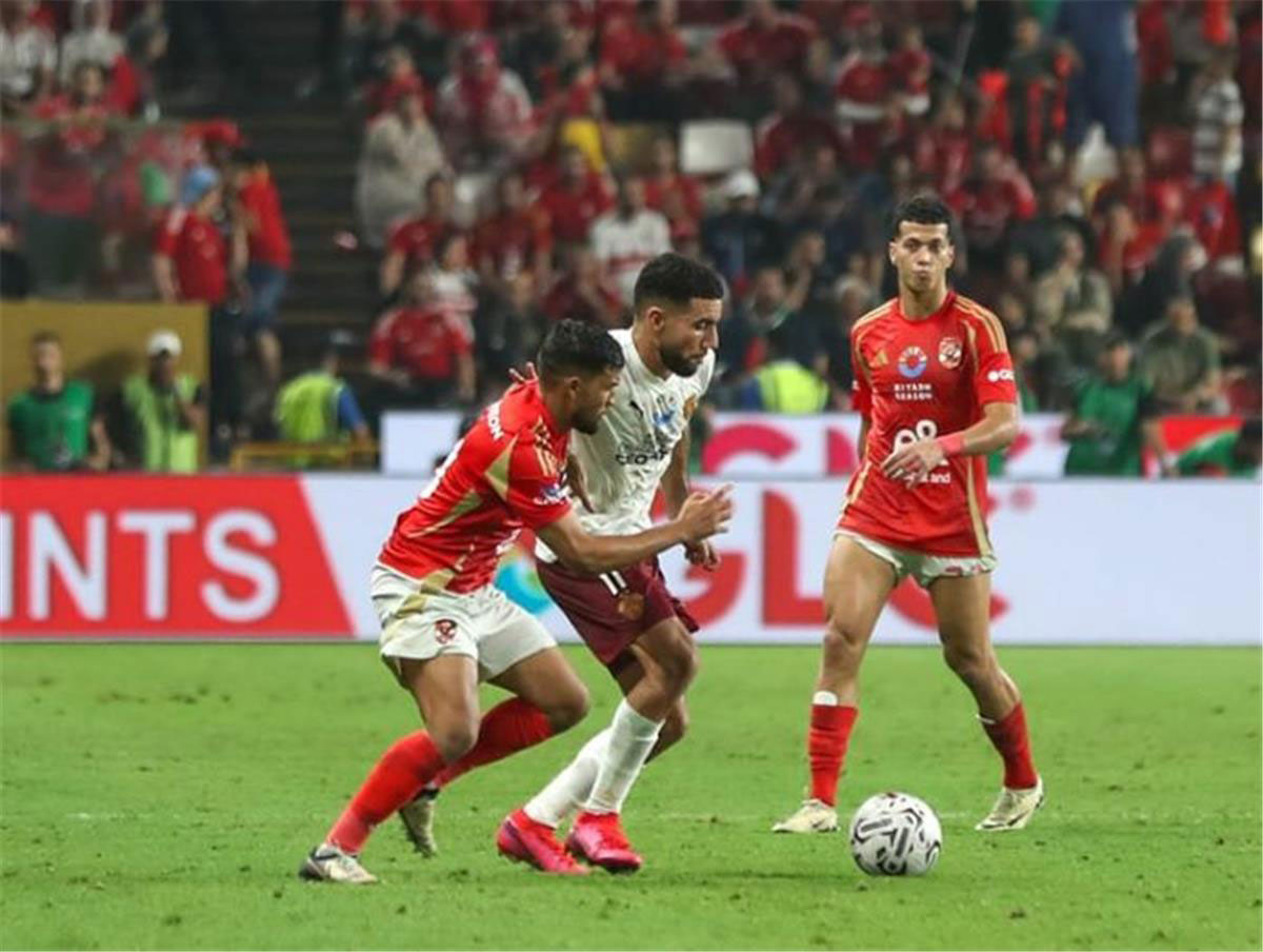 سيراميكا: لن نكون وسيطًا لانتقال قندوسي للزمالك