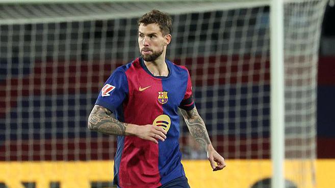 مارتينيز يعود لقائمة برشلونه أمام دورتموند