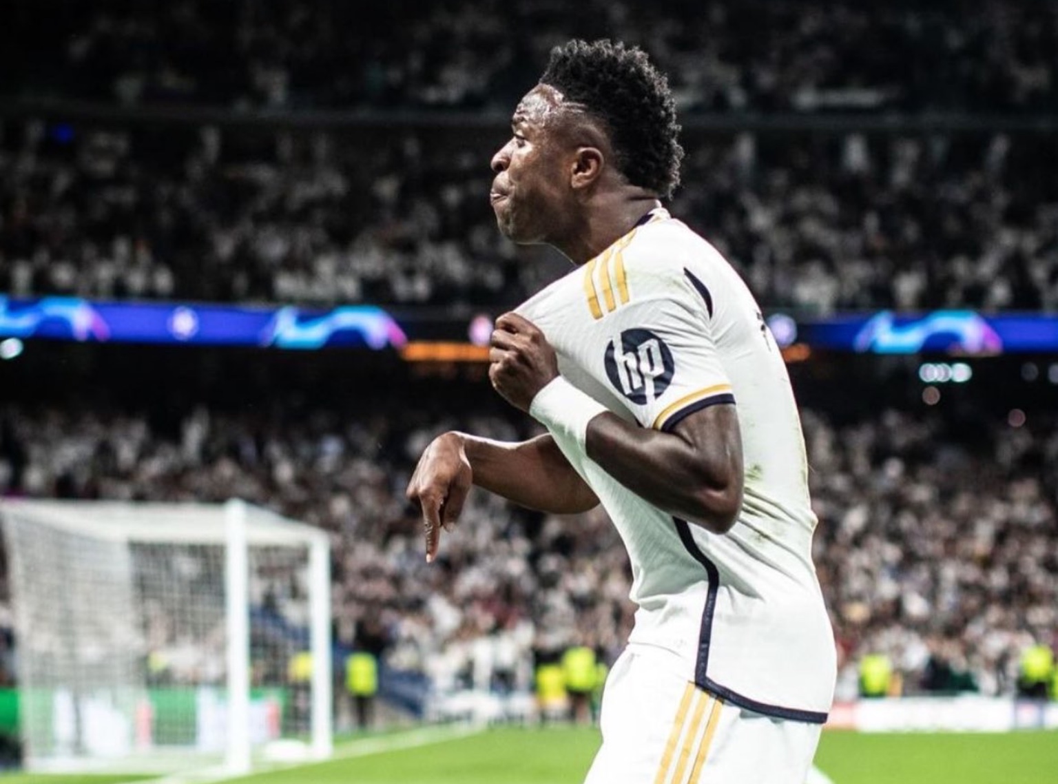 فينيسيوس يشكر جماهير ريال مدريد على دعمهم