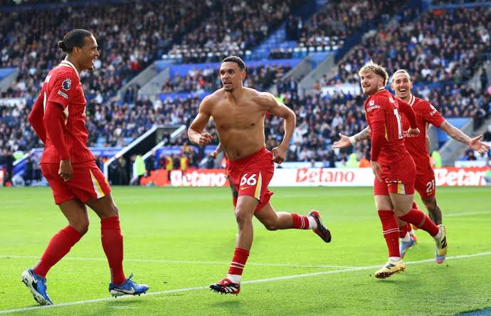 ظهير ليفربول يلمح لرحيله الصيف القادم