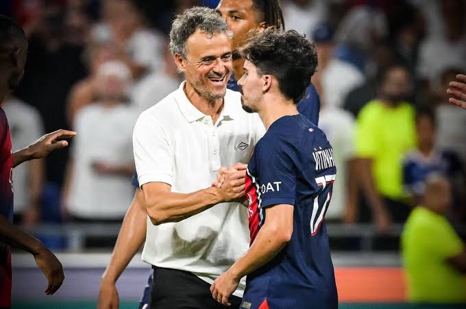 إنريكي: لا يوجد لاعب وسط أفضل من فيتينيا