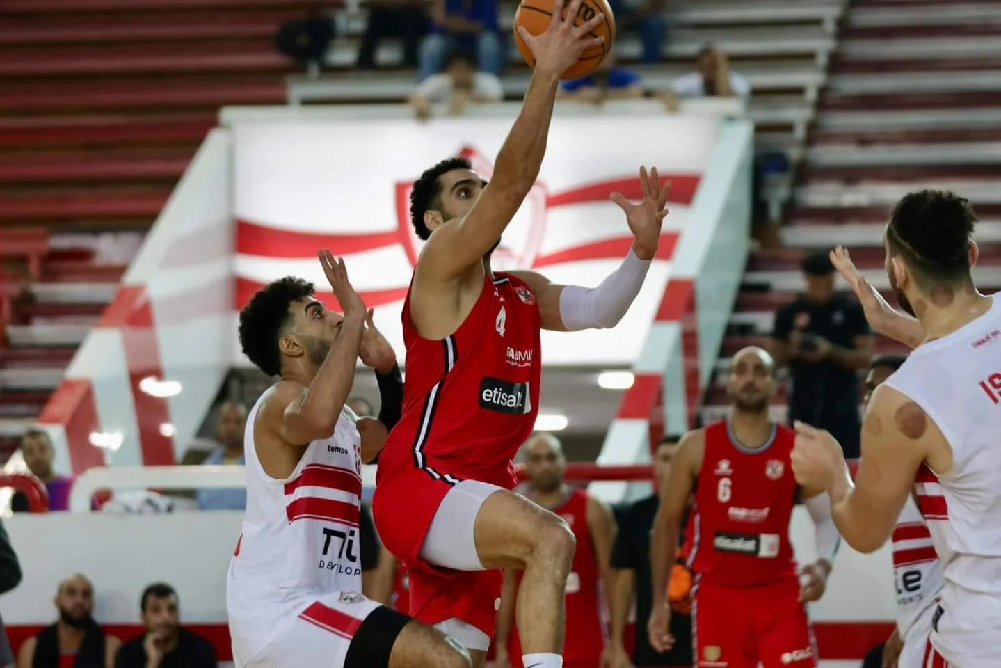 مواجهة نارية بين الزمالك والأهلي في نصف نهائي دوري سوبر السلة