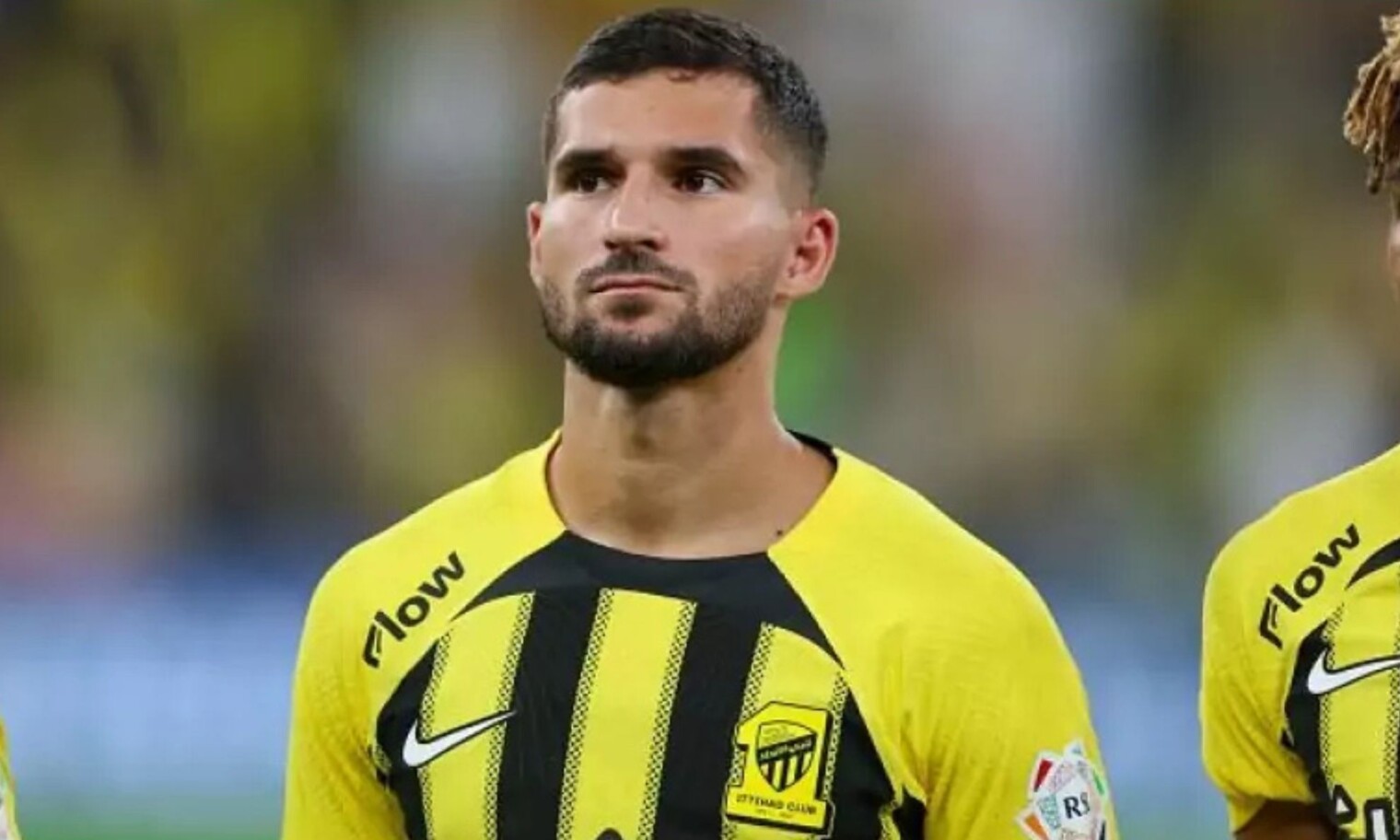 العروض تنهال على نجم وسط اتحاد جدة
