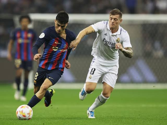بيدري يتلقى الإشادة من أسطورة ريال مدريد