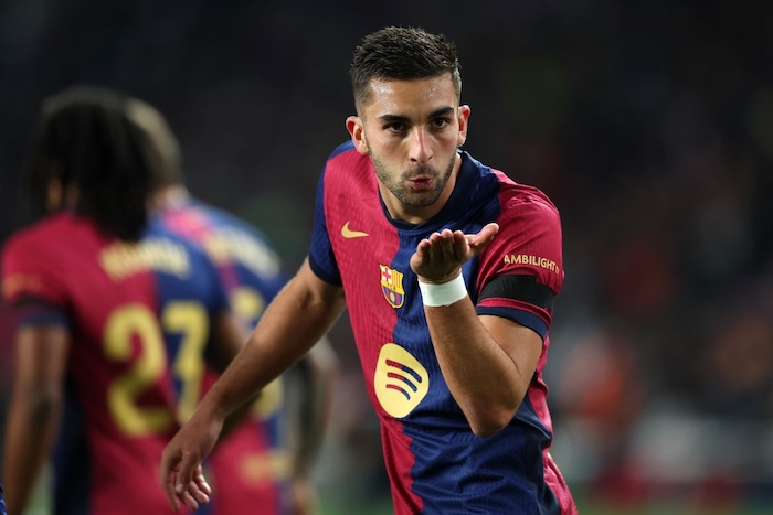 برشلونه يفقد توريس بالجولات الأخيرة لليجا