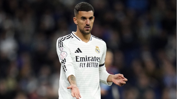 سيبايوس ينجو من مقصلة الصيف في ريال مدريد