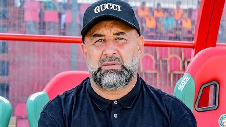 مودرن سبورت يعلن رحيل بن شيخة عن تدريب الفريق