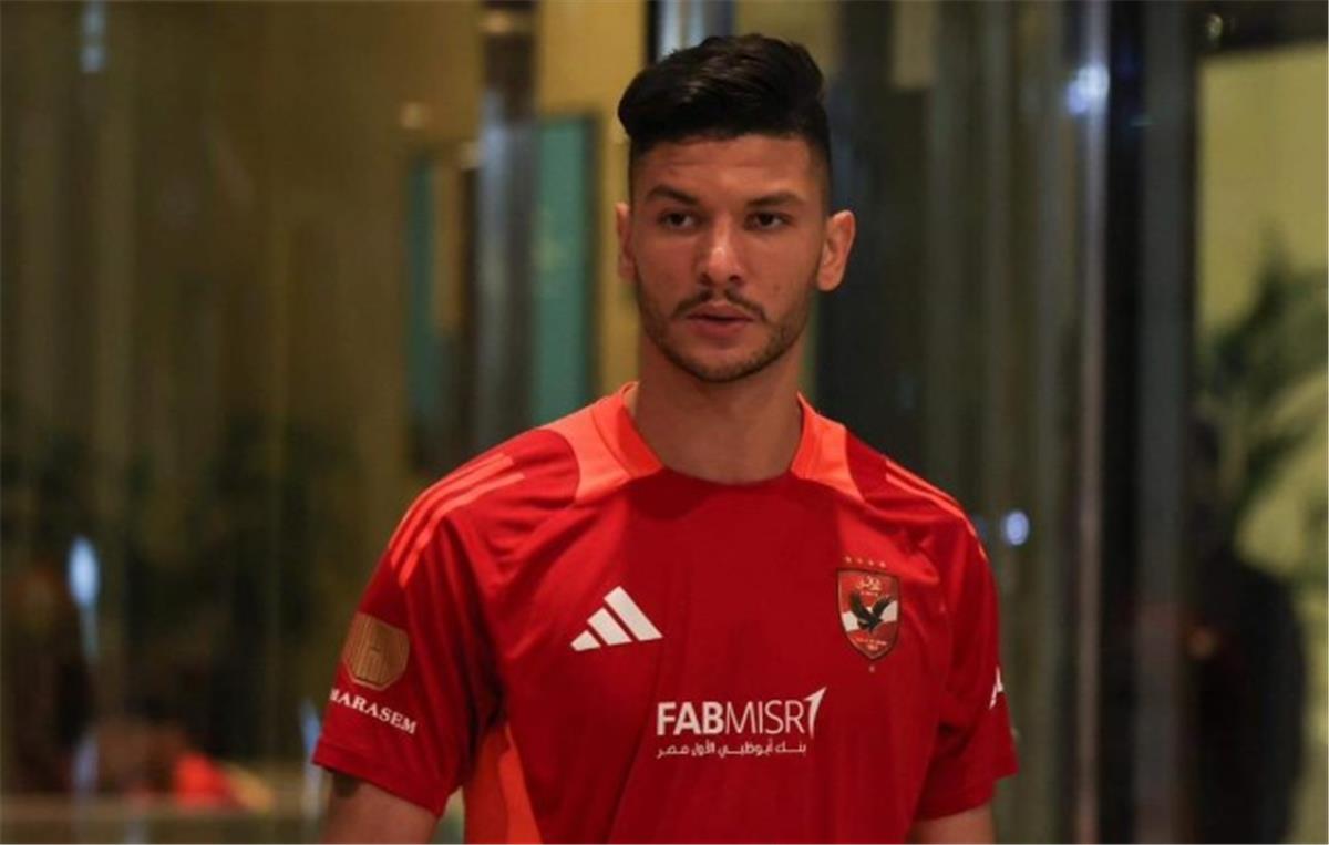 الأهلي يتمسك بخدمات أشرف داري