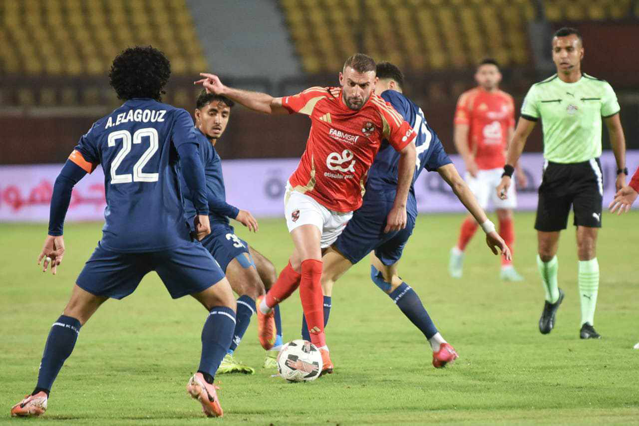 الأهلي يتمسك باستمرار عمر كمال