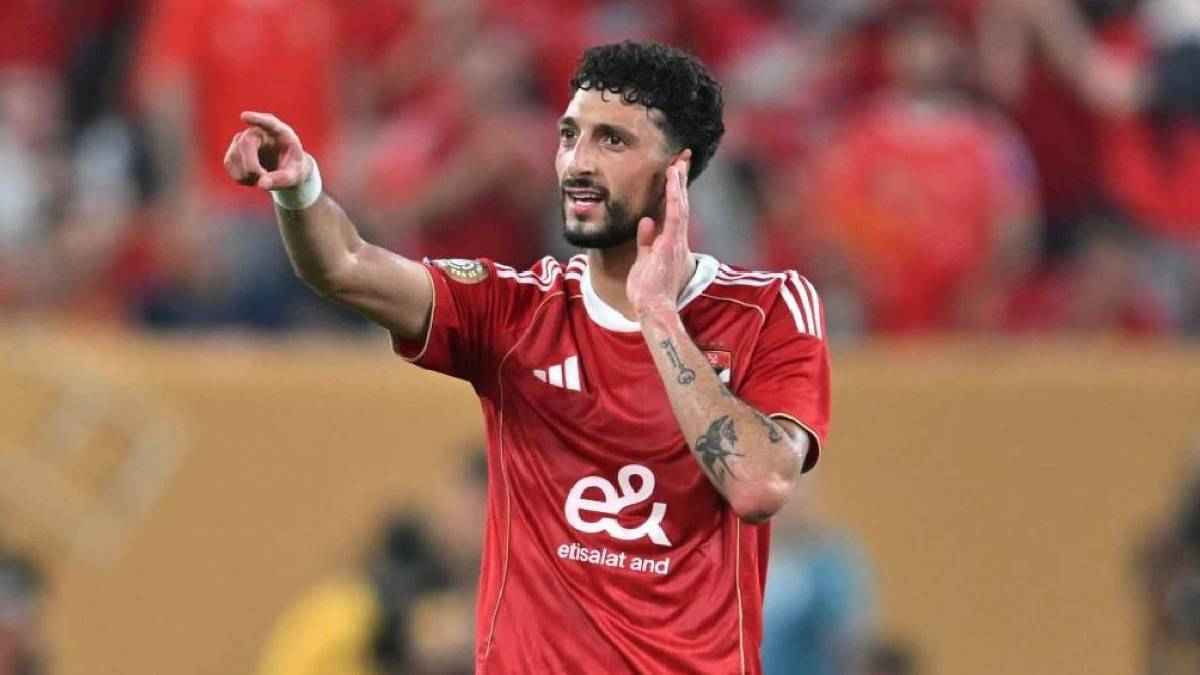 وسام أبو علي يصل القاهرة لبدء فترة الإعداد مع الأهلي