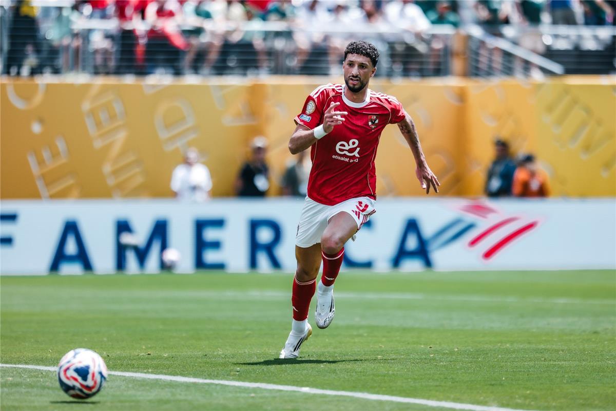 كولومبوس الأمريكي يعلن التعاقد مع لاعب الأهلي وسام أبوعلي
