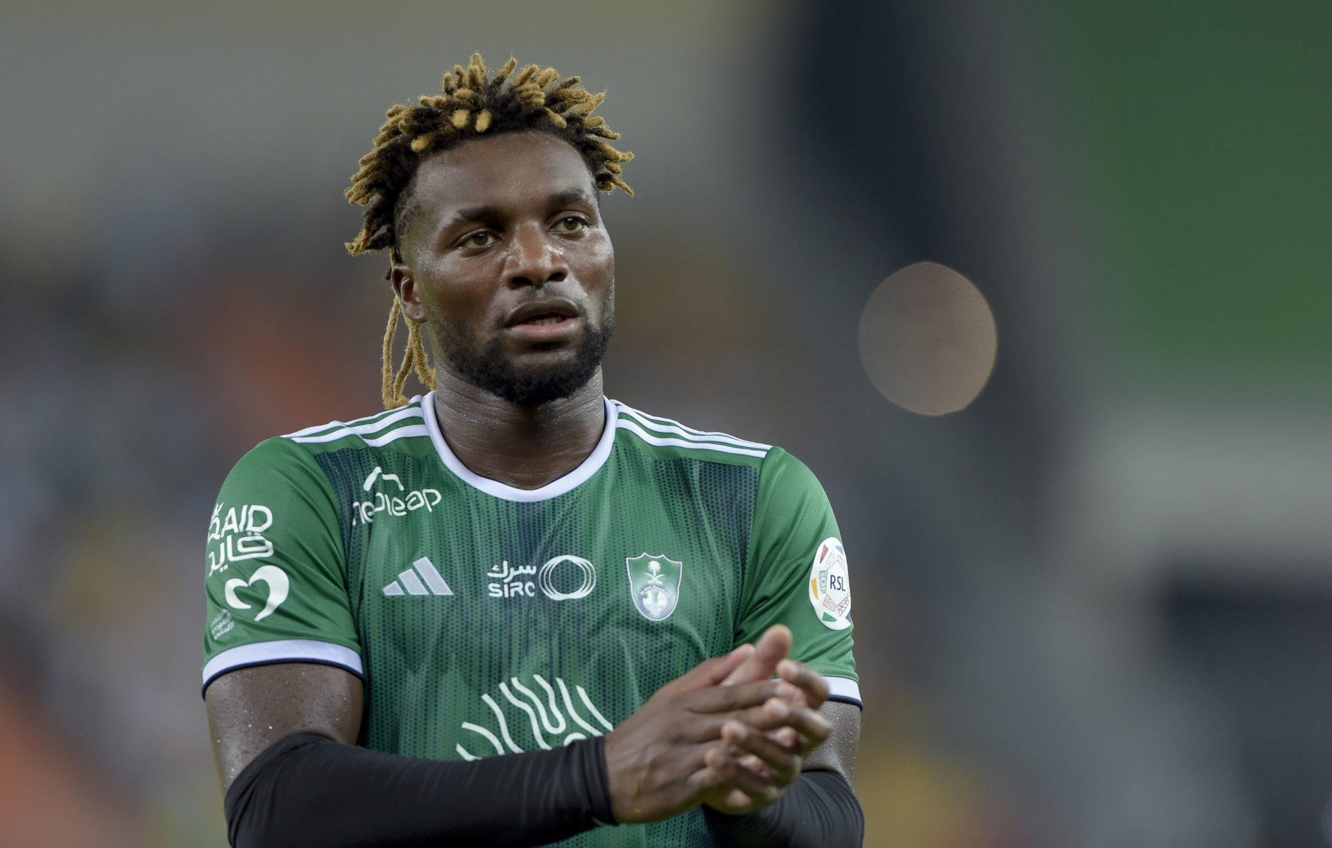 أهلي جدة يفتح الباب أمام رحيل ماكسيمان