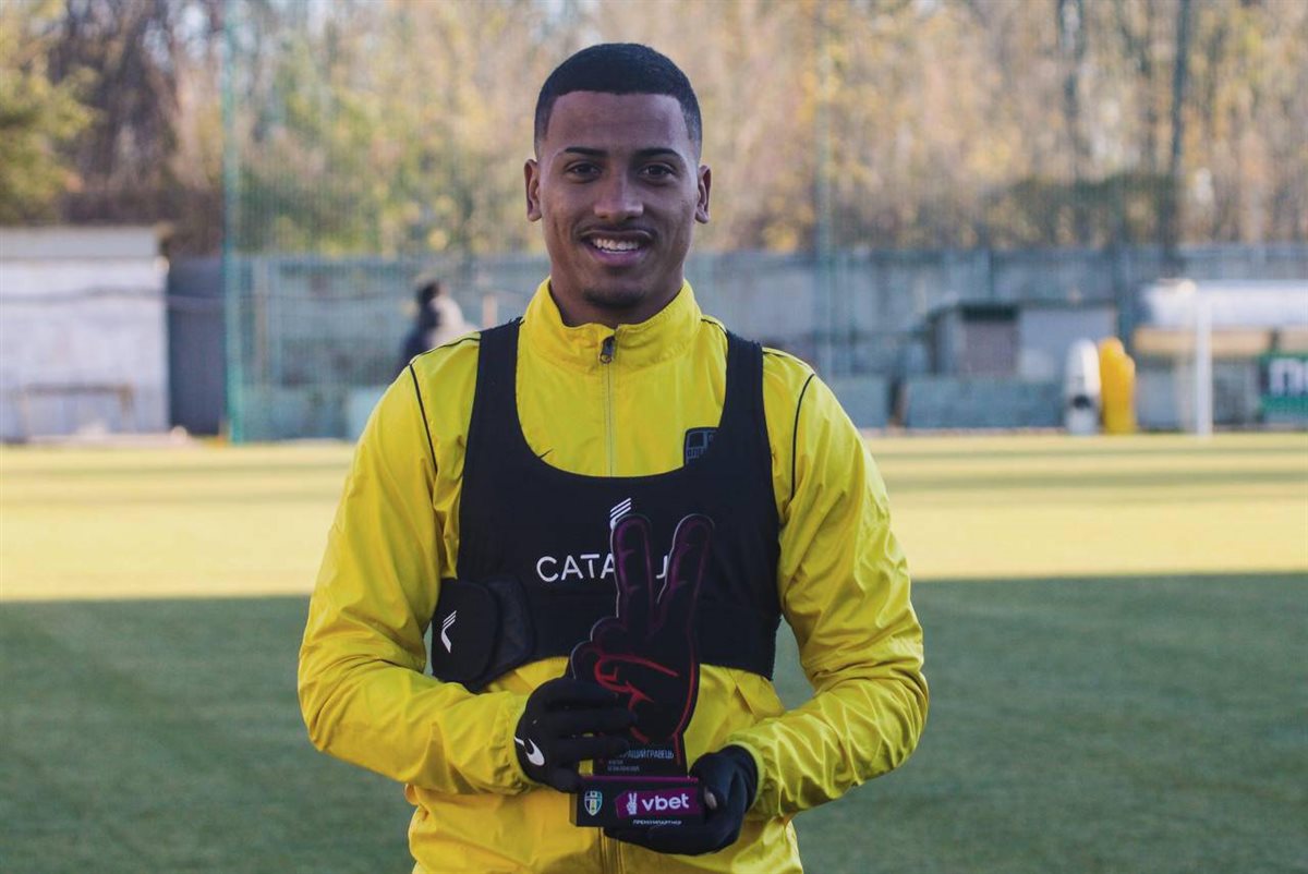ألفينا يصل القاهرة لبدء مشواره مع الزمالك