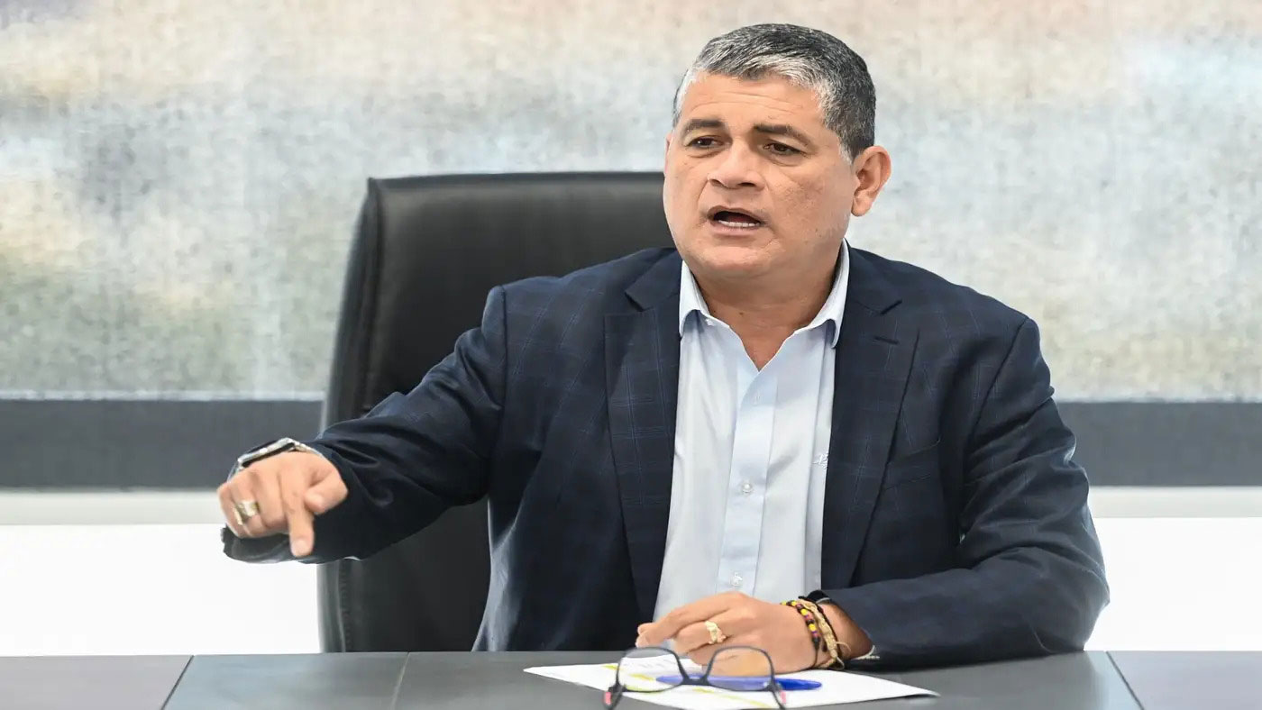 رويز يراسل الاتحادات الأوروبية لتجهيز حكم أجنبي للأهلي وبيراميدز