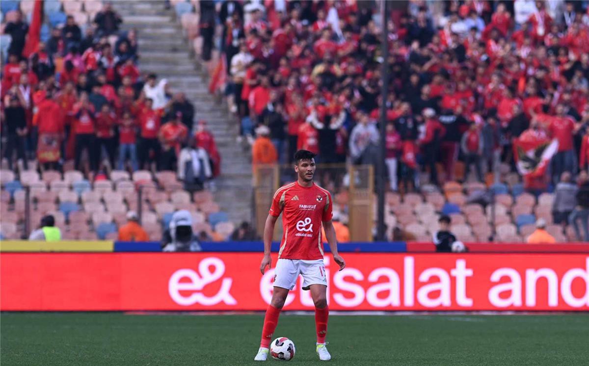 تقارير: الأهلي يفكر في التخلص من المدافع أشرف داري