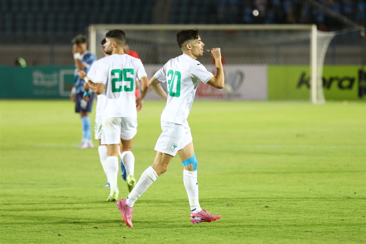 المصري يعتلي الصدارة مؤقتًا برباعية