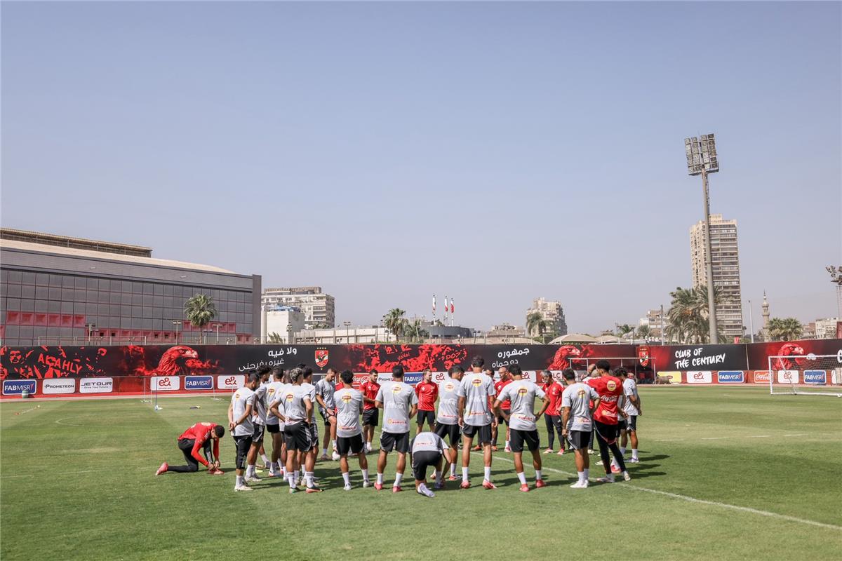 تقارير تكشف كيف يفكر الأهلي في ملف المدير الفني الجديد