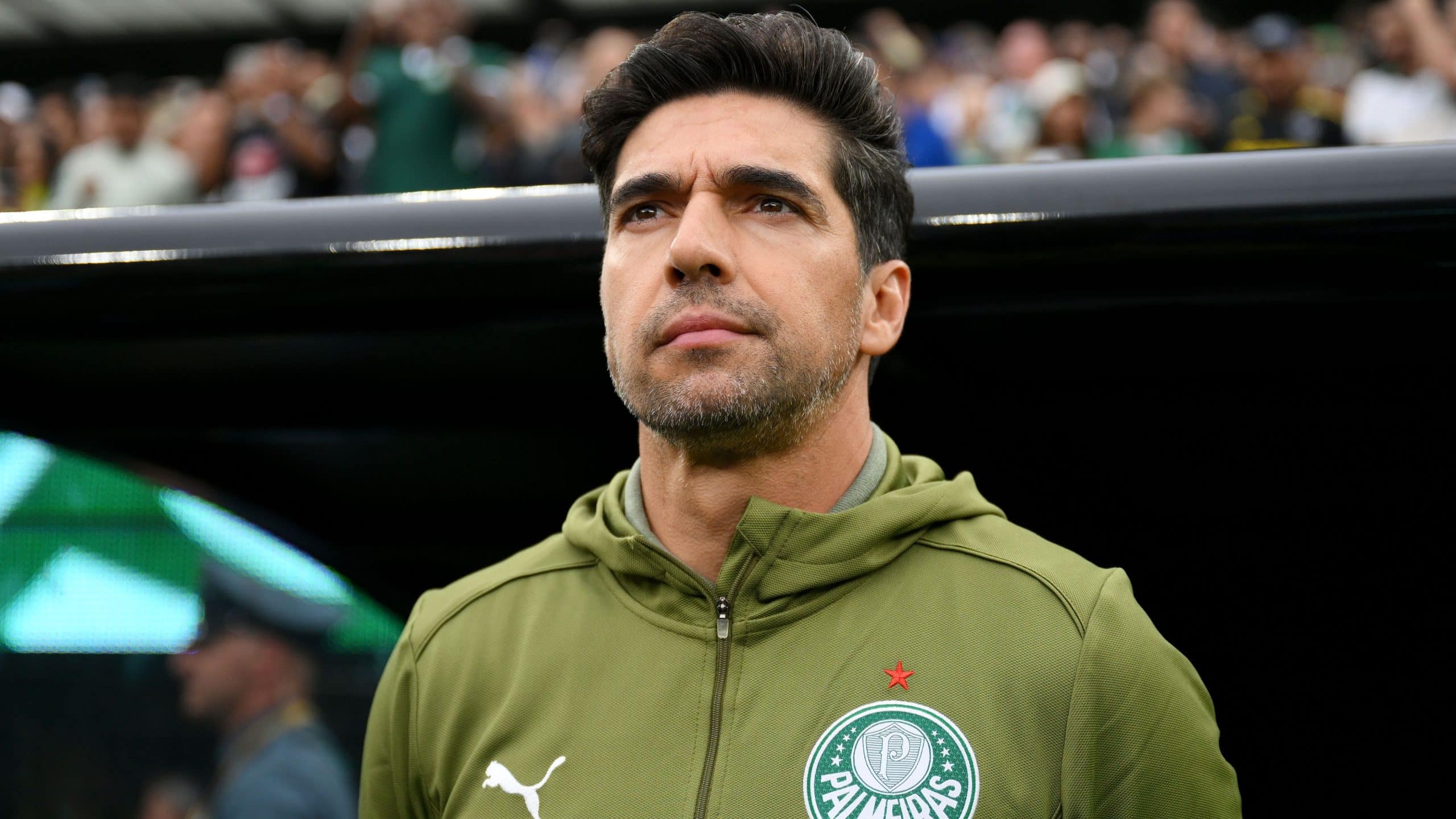 تقرير برازيلي يبرز رغبة الأهلي في التعاقد مع المدرب أبيل فيريرا