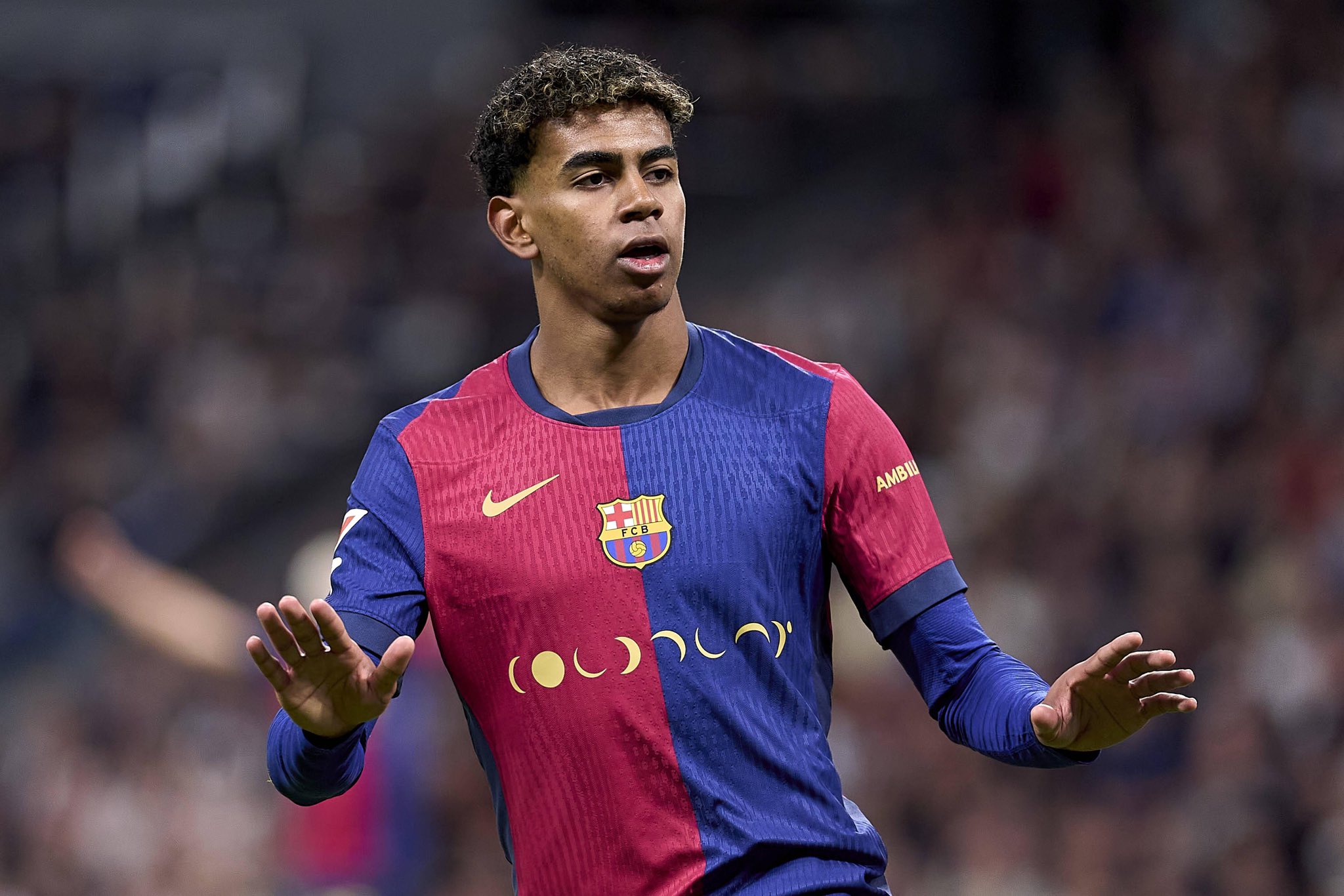 مدرب إسبانيا يطمئن جماهير البرسا على يامال