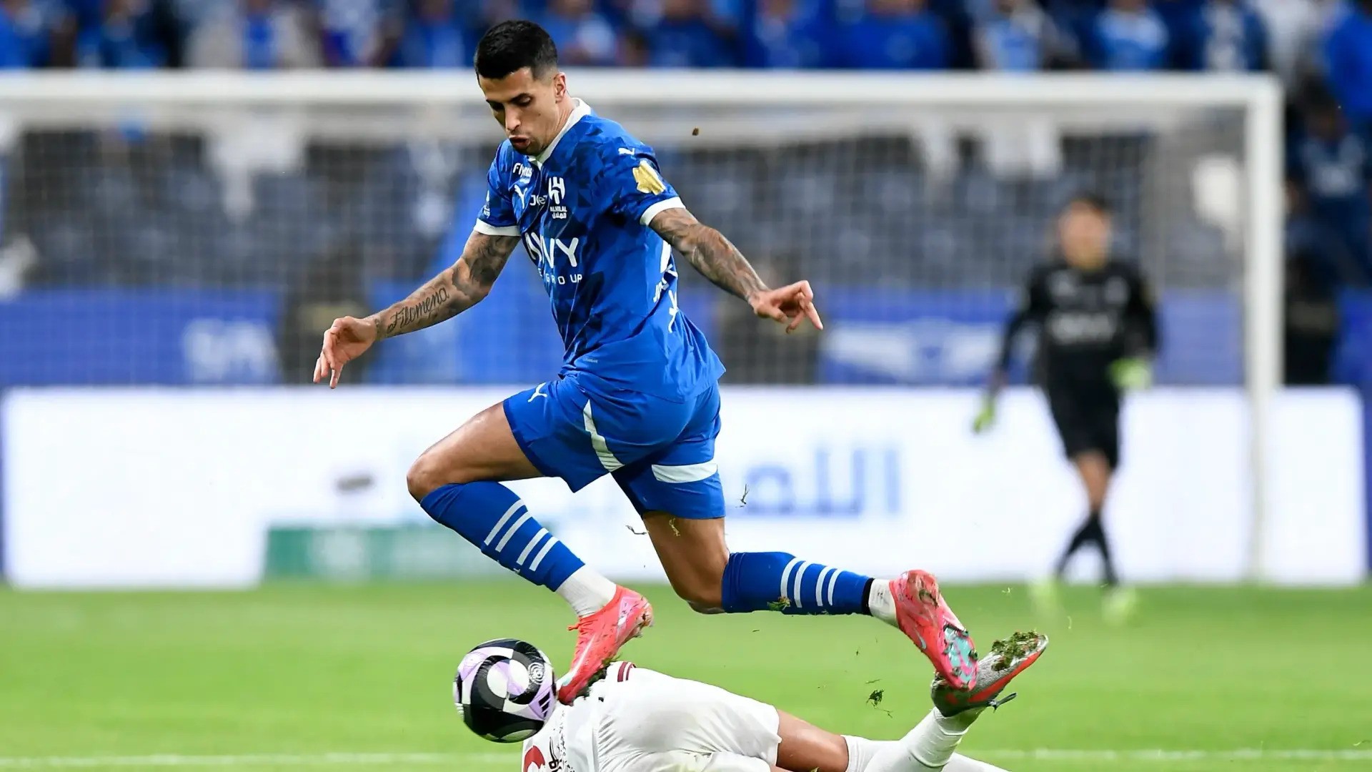 كانسيلو: ستدرك صعوبة الدوري السعودي عندما تلعب هناك