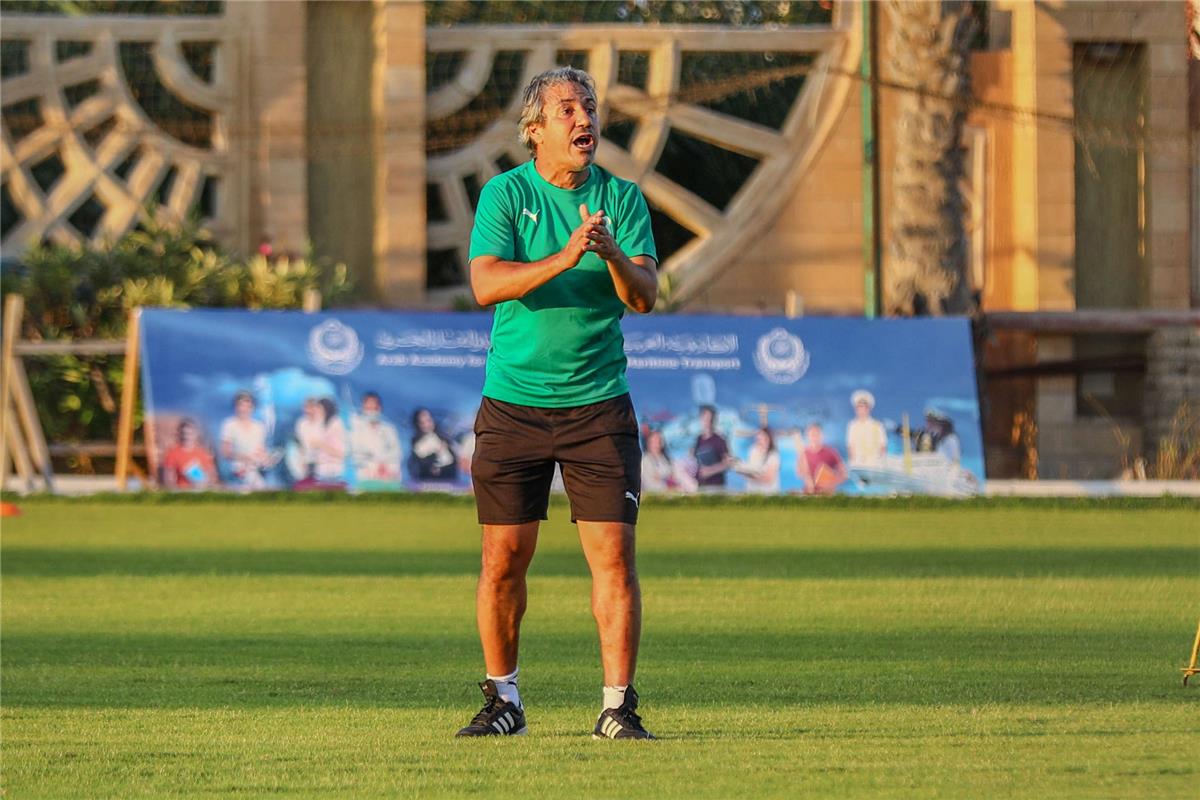 الكوكي يحذر لاعبي المصري من انتفاضة الزمالك