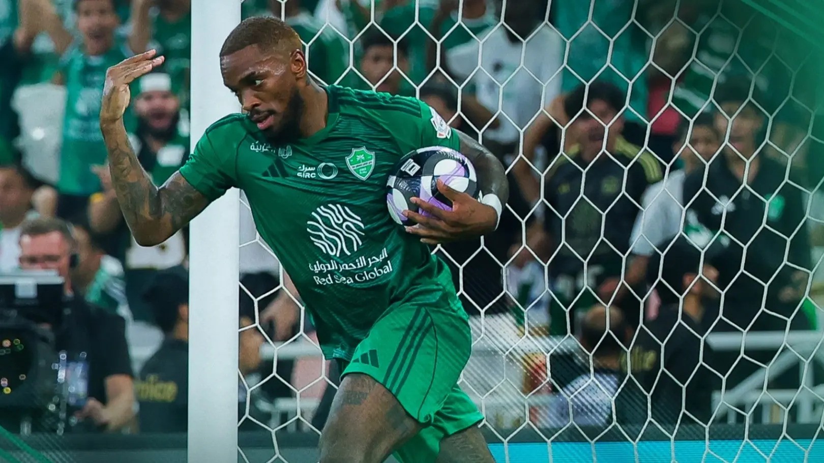 بالفيديو… توني يقود الأهلي لانتزاع تعادل دراماتيكي من الهلال