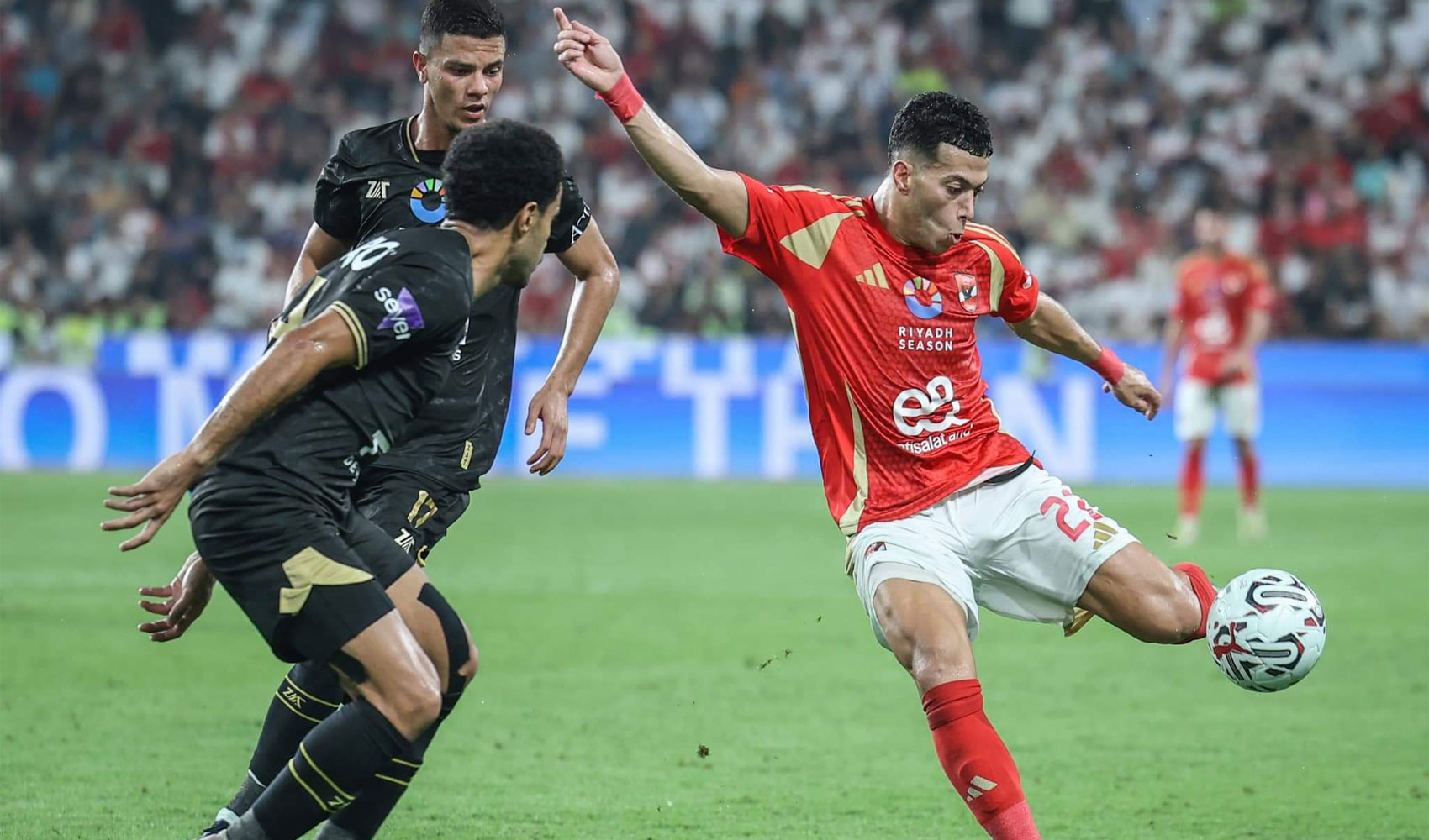 إمام عاشور يغادر المستشفى