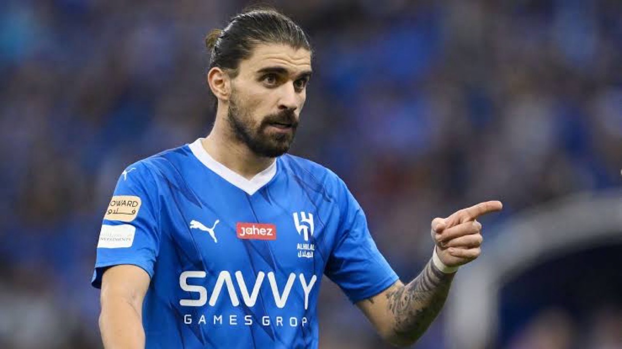 مان يونايتد وتوتنهام يتنافسان على ضم نجم الهلال