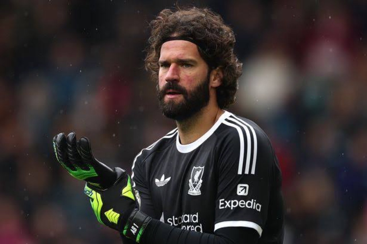 أليسون بيكر يغيب عن المباريات لمدة شهر